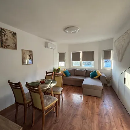 White House - Forest